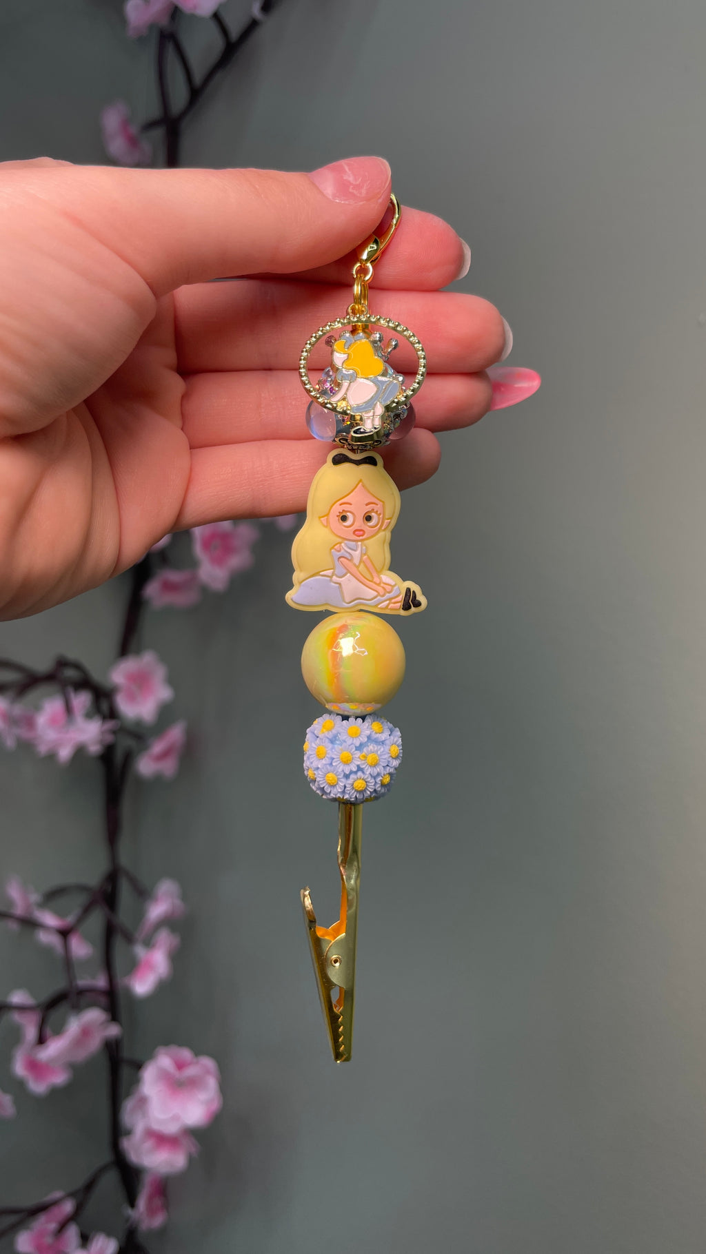Bracelet Helper ALICE IN WONDERLAND Clip Keychain