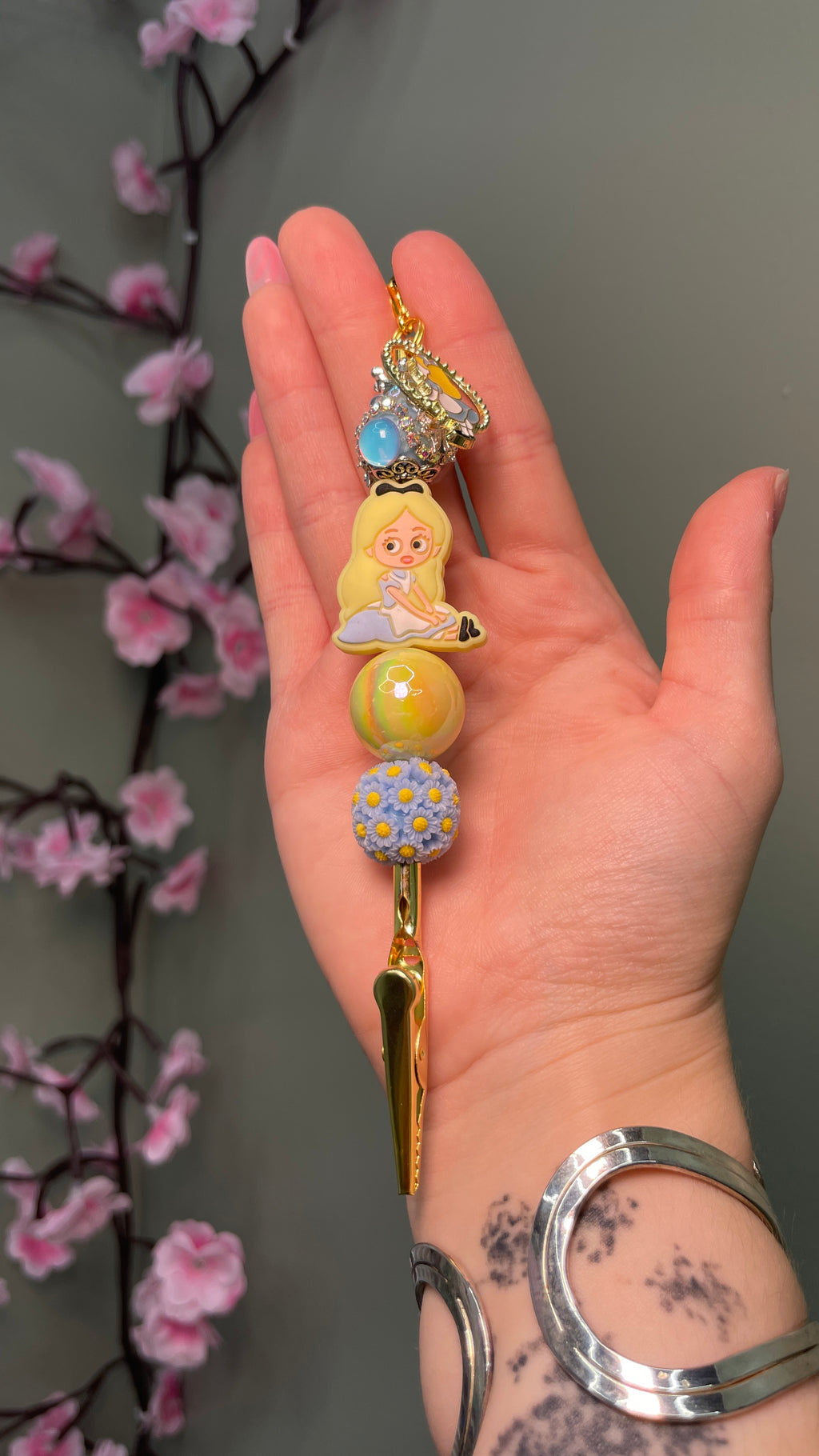 Bracelet Helper ALICE IN WONDERLAND Clip Keychain