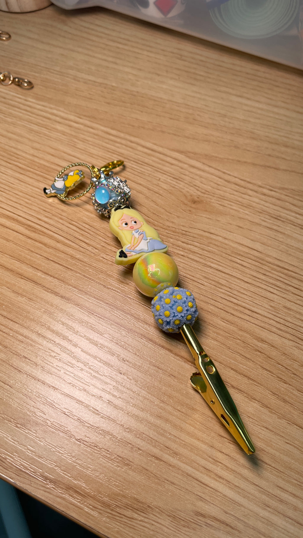 Bracelet Helper ALICE IN WONDERLAND Clip Keychain