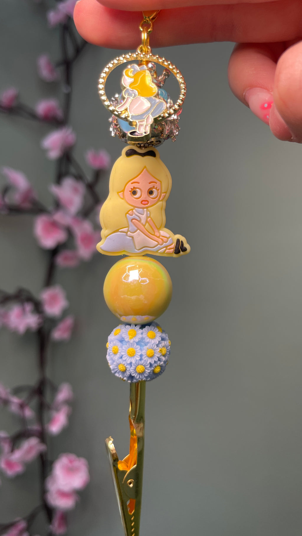 Bracelet Helper ALICE IN WONDERLAND Clip Keychain